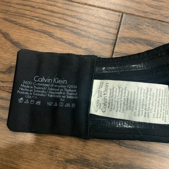 Black strapless Calvin Klein bra 36DD - Picture 4 of 7